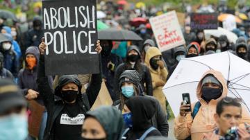 Judge orders Seattle to stop using tear gas during protests