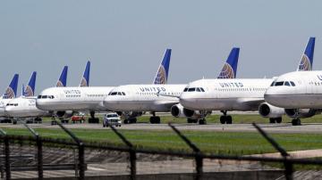 United sending layoff notices to nearly half of US employees