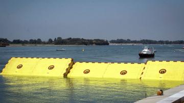 Flood-weary Venice puts 'Moses' inflatable barriers to test