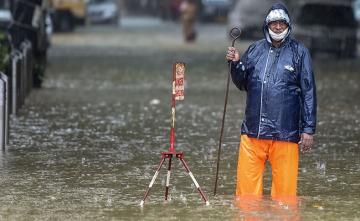 Heavy Rain Lashes Mumbai. All-India Weather Updates And Images