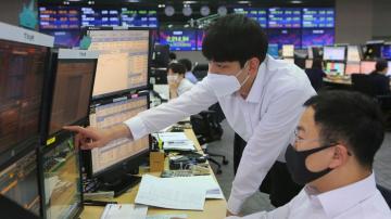 Shares mixed in Asia as China-US tensions cast shadow