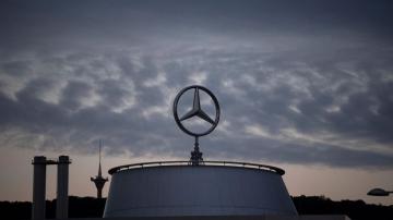 Daimler lost $2.2 billion in Q2, sees signs of recovery