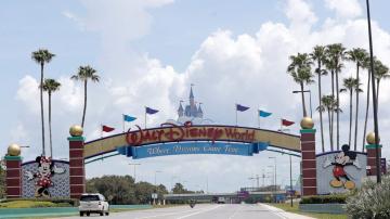 Report: Attendance flat at Disney parks, grows at Universal