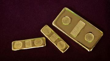 Gold's luster grows as investors hedge in uncertain times