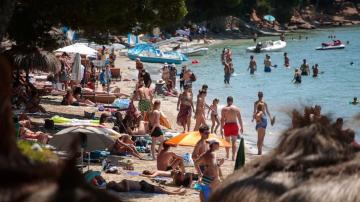 'Second wave' virus fears strike blow to tourism industry