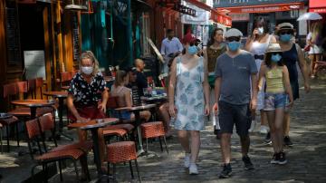 Face masks now required outdoors at crowded Paris locations