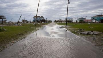 Flash flooding expected in Plains as West faces another heat wave