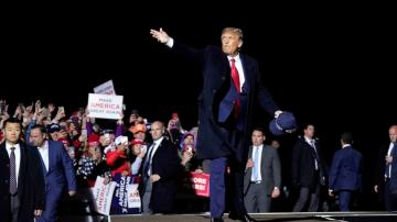 Trump plots return to campaign trail as soon as Monday despite COVID-19 diagnosis