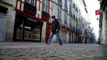 Parisians flee, sidewalks empty as France enters lockdown