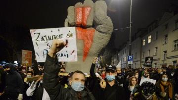 Warsaw police detain 37 during abortion rights protest