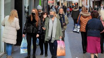 Retail therapy, last pints: England readies for new lockdown