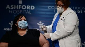 Respiratory therapist receives Puerto Rico's 1st vaccine