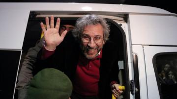 Turkish court convicts journalist Dundar on terror charges