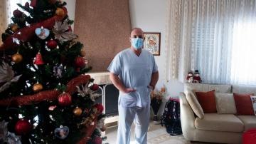 Greek nurse erects ICU at home to treat relatives with virus
