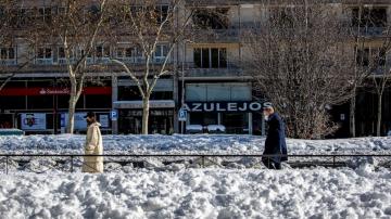 Snow, and now ice, disrupt Spaniards' lives, vaccine rollout