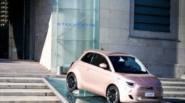 Carmaker Stellantis shares jump in Milan, Paris on first day