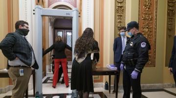 GOP lawmaker with gun sets off House chamber metal detector
