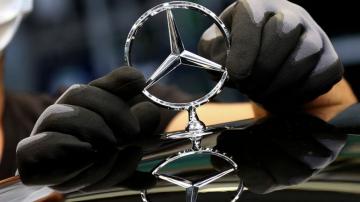 Automaker Daimler to spin off trucks business, change name