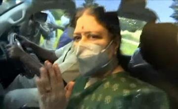 VK Sasikala, Warned, Flaunts AIADMK Flag Again As She Heads To Tamil Nadu