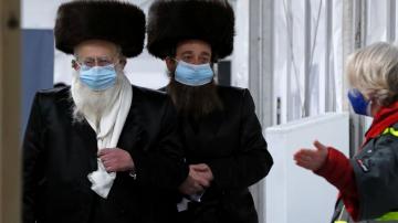 Ultra-Orthodox Londoners roll up sleeves to fight COVID