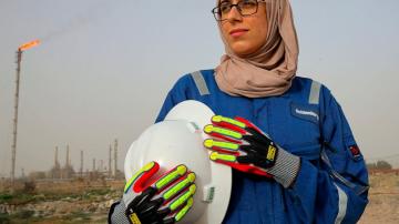 In oil-rich Iraq, a few women buck norms, take rig site jobs