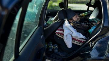 AP PHOTOS: Cars become home for Spain's pandemic casualties