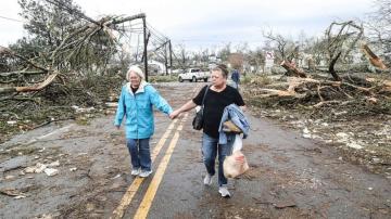 6 dead after tornadoes rip through South