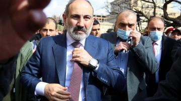 Armenia premier confirms he will step down to allow election