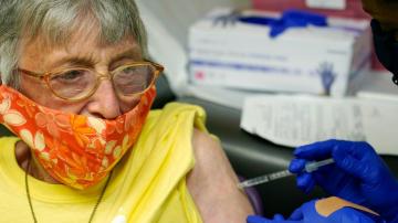 Summoning seniors: White House pushing to vaccinate elderly