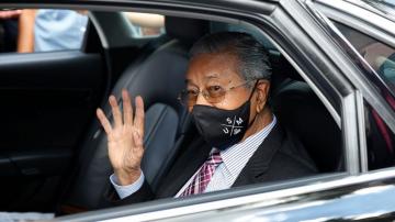 Malaysian opposition urges king to end coronavirus emergency