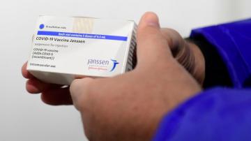 EU regulator recommends warning on labels for J&J vaccine