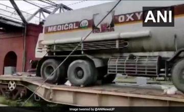 'Oxygen Express' With 30,000 Litres Of Medical Oxygen Arrives In Lucknow