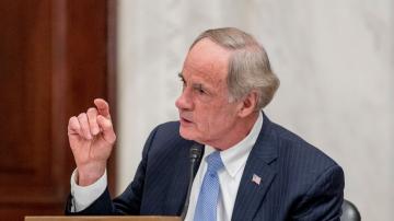 Carper urges tough US rules barring gas-powered cars by 2035