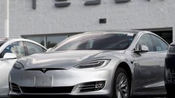 Crash victim had posted videos riding in Tesla on Autopilot