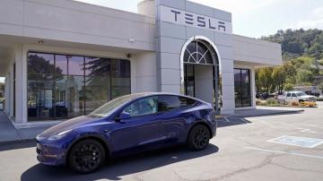 California places Tesla's 'Full Self-Driving' under review
