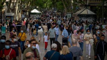 Spain gears up for summer, lifts restrictions on UK tourists