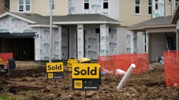 Fewer Americans sign contracts to buy homes in April