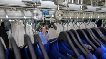 China's manufacturing holds steady, rebound leveling off