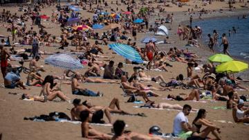 EU lawmakers OK virus pass, boosting summer travel hopes