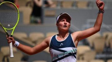 French Open 2021: Barbora Krejcikova sees off Coco Gauff to reach semi-final