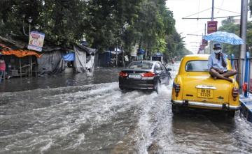 Heavy Rain In Bengal, Downpour In Kolkata Leaves Roads Waterlogged