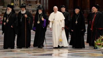 Pope, Lebanese Christian clerics pray for end to crisis