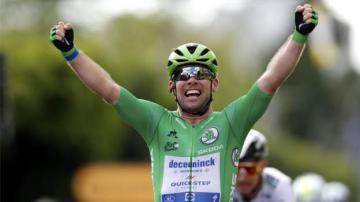 Tour de France 2021: Mark Cavendish wins to close on Eddy Merckx's record