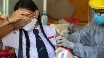 Indonesia seeks more oxygen for COVID-19 sick amid shortage