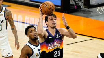 Suns’ Dario Saric leaves Game 1 of NBA Finals with knee injury