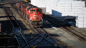 Canadian National makes final pitch for $33.6B railroad deal