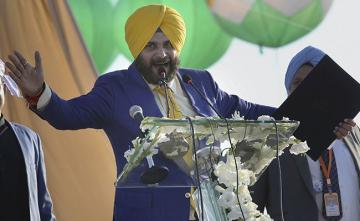 Navjot Sidhu's Latest Tweets Hint At Ceasefire With Amarinder Singh