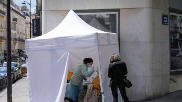 France rushes to get vaccinated after president's warning