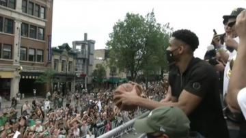 Giannis hits free throw into parade crowd while they shout ‘Bucks in 6’