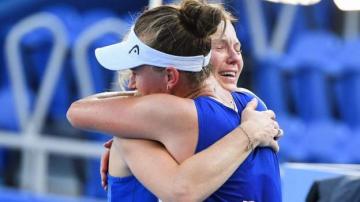 Tokyo Olympics: Barbora Krejcikova & Katerina Siniakova win women's tennis doubles gold